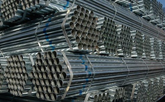 kopen ASTM A53 / BS1387 / DIN2244 ERW gelaste stalen buizen met een zwart, gegalvaniseerd en met olie bekleed oppervlak online manufacture