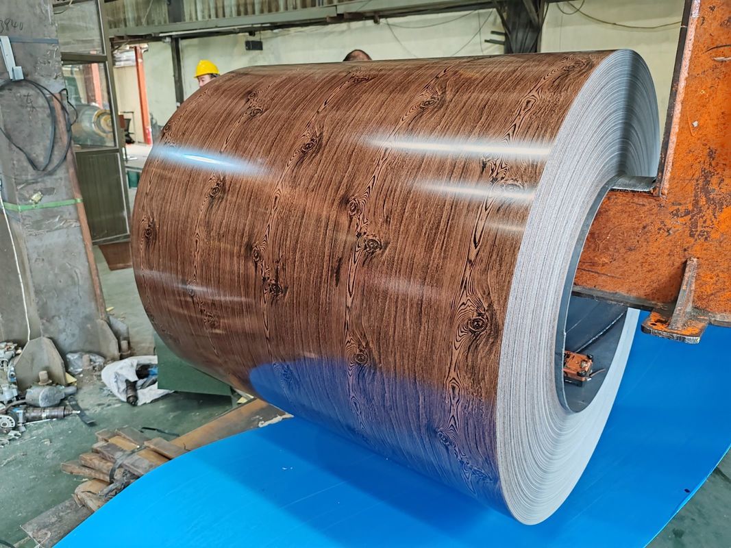 DX51D+Z Voorgeverfde gegalvaniseerde stalen spoel met een bovenkleuring van 1025 μm en een dikte van 0,11 1,2 mm voor constructiepanelen