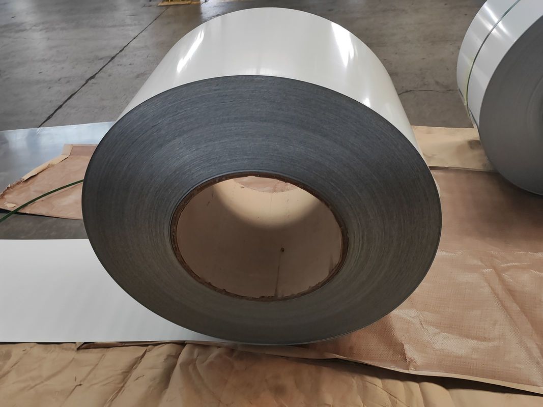 1250mm Voorgelakte Kleurstaalrol met 180-320MPa Vloeigrens en PE / SMP / HDP / PVDF Coating voor Buitenpanelen