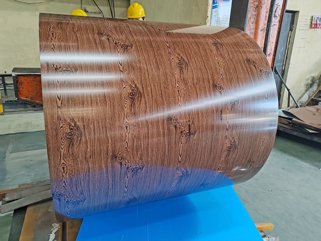 PVDF Voorgelakte Kleurenstaalrol 700–1250 mm Breed met 180–320 MPa Vloeigrens voor Bouwpanelen en Exterieur Beplating