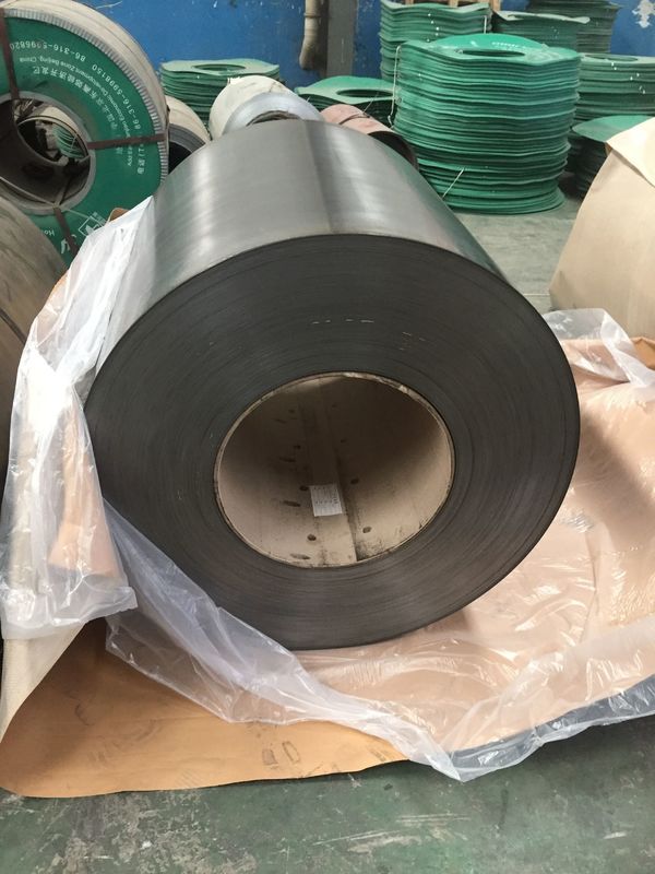 0,70–1,50 mm doorlopende zwart gegloeide koudgewalste stalen strip voor laspijpen, C-kanalen, stalen velgen en koelertoepassingen