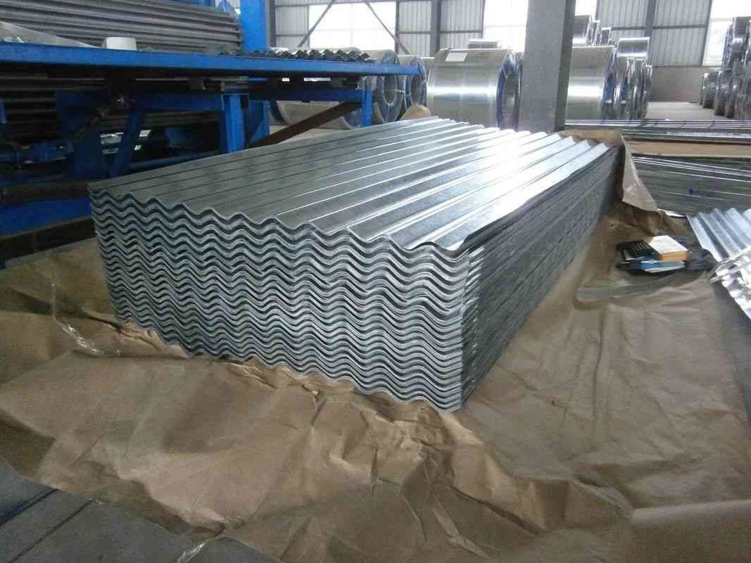 G550 gegolfde gegalvaniseerde dakplaat met een zinkcoating van 40 ‰ 275 g/m2 en een effectieve breedte van 1050 mm voor dak- en wandsystemen