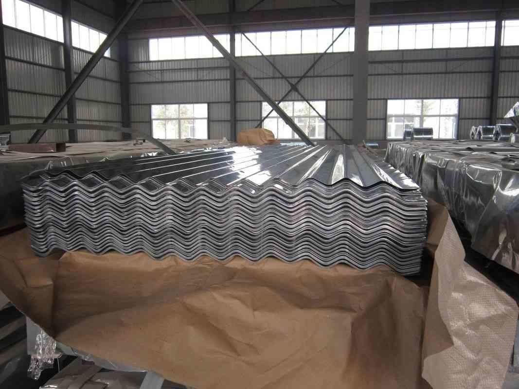 G550 gegolfde gegalvaniseerde dakplaat met een zinkcoating van 40 ‰ 275 g/m2 en een effectieve breedte van 1050 mm voor dak- en wandsystemen