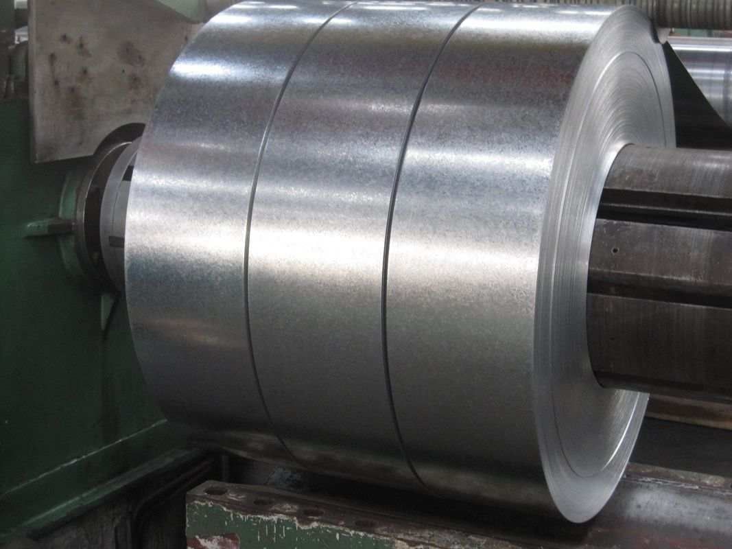 Regelmatige spangle thermisch verzinkte stalen strip 30–1500 mm met Z40–Z450 zinkcoating