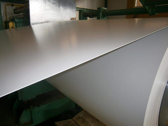 Z60Z275 Voorgeverfde gegalvaniseerde stalen spoel 0,20-1,0 mm met 750-1250 mm breedte voor dakplaten en gebouwpanelen