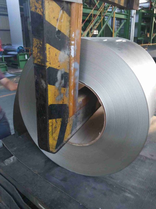 Big Spangle Hot Dip Galvanized Steel Coil Z60?? Z275 met zachte commerciële kwaliteiten voor bouw en plaatverwerking