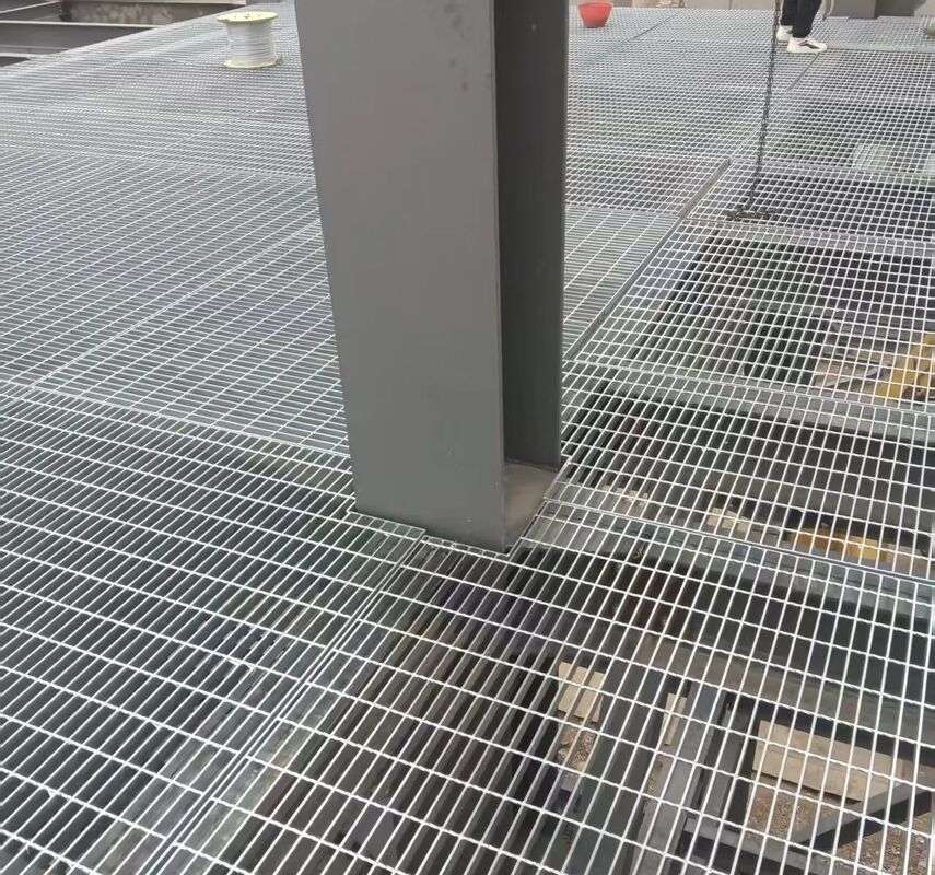 30 × 3 mm warm gedompeld gegalvaniseerd vlakke stangras voor niet-glijdende, schone industriële vloeren