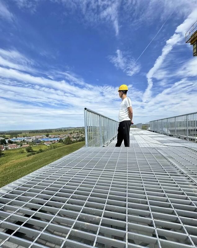30 × 3 mm warm gedompeld gegalvaniseerd gelast stalen rooster voor algemene industriële vloeren