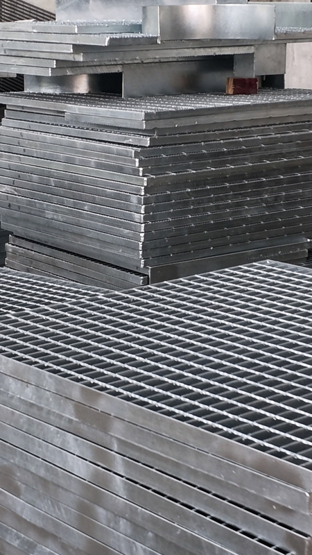 40 × 5 mm warm gegalvaniseerd zwaar werkbaar staal rooster voor industriële zware toegangsplatform