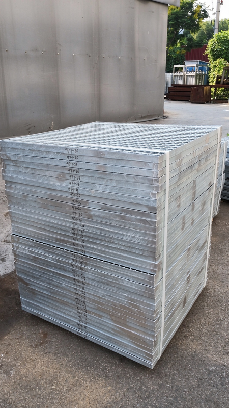 25×3 mm warm gedompelde gegalvaniseerde stalen rooster voor licht industrieel platform en daktoegang