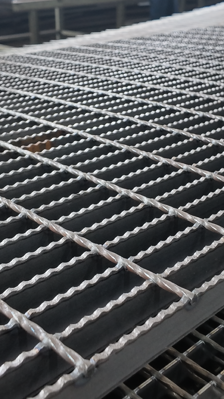 30 × 3 mm warm gedompelde gegalvaniseerde stalen rooster voor afvoergraven en riolering