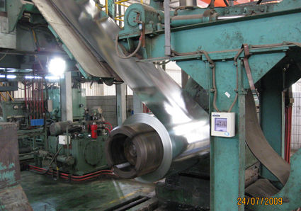 Spangle-oppervlak Warm gedompelde gegalvaniseerde stalen spoel met een breedte van 750 mm en een zinkcoating van 60 g / m2 voor bouwtoepassingen