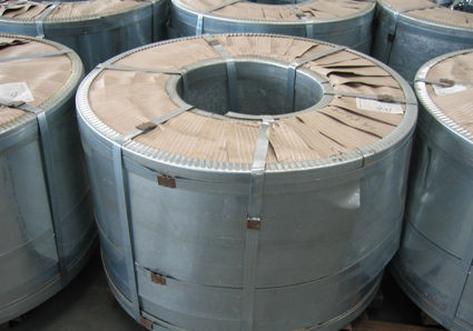 Z10  Z27 Warm gedompelde gegalvaniseerde koolstofstaalstrook 400 mm voor het maken en bouwen van buizen