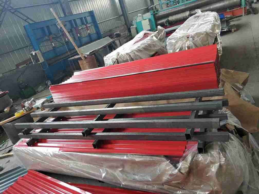 JIS G3322 CGLCC ASTM A792 Voorgeverfde golfmatige stalen dakplaten 1500~3800 mm Lengte voor dak- en wandbekleding