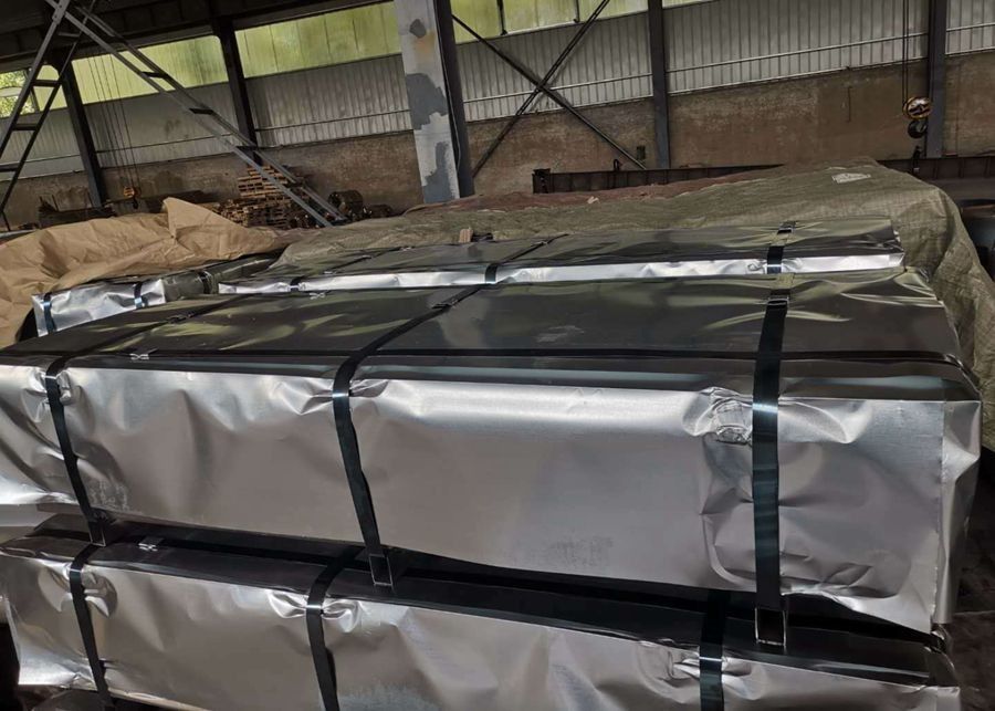 Standaard JIS G3312 Voorgeverfde GI-staalplaat 0,12 ‰ 1,00 mm voor dak- en wandpanelen
