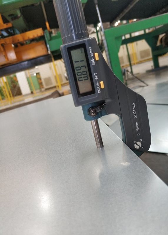1000 mm Breedte 0,75 mm Warm gedompeld gegalvaniseerd staalplaat Z275 Regelmatige spangle voor bouw en fabricage