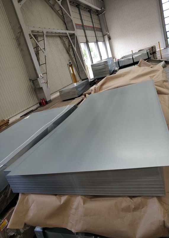 1000 mm Breedte 0,75 mm Warm gedompeld gegalvaniseerd staalplaat Z275 Regelmatige spangle voor bouw en fabricage