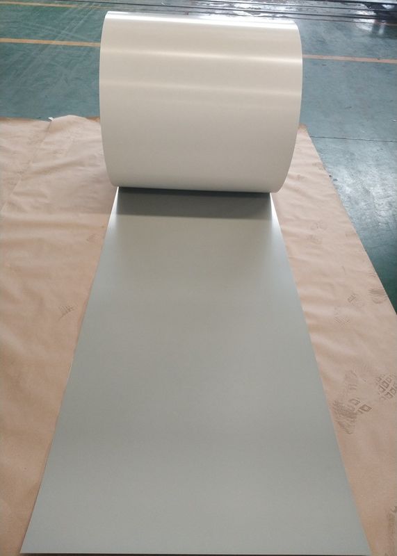JIS G3312 PPGI Voorgelakte Kleurenstaalrol met 1000 mm Breedte en 10–20 µm Topcoating voor Dakbedekking en Constructiepanelen