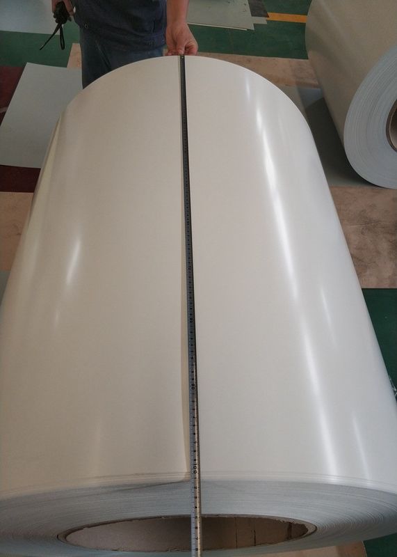 JIS G3312 PPGI Voorgelakte Kleurenstaalrol met 1000 mm Breedte en 10–20 µm Topcoating voor Dakbedekking en Constructiepanelen